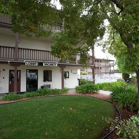 Ez 8 Motel South Bay